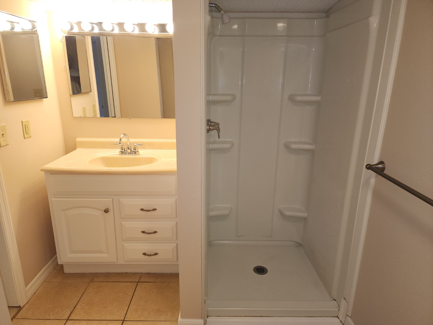 60-ensuite bathroom (1)